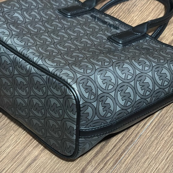 🔥🔥🔥Michael Kors Jodie Small Logo Jacquard Tote Bag🔥🔥🔥 - Picture 4 of 16